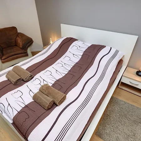 Crystal Vi Apartman *